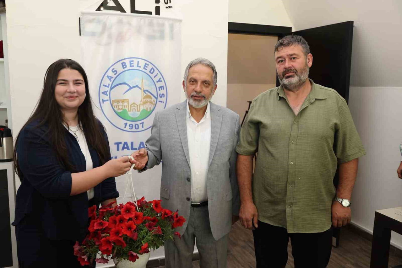 TALAS BELEDİYESİ TARAFINDAN DÜZENLENEN ÇİÇEK ŞENLİĞİ FOTOĞRAF YARIŞMASINDA DERECEYE GİRENLERİ...