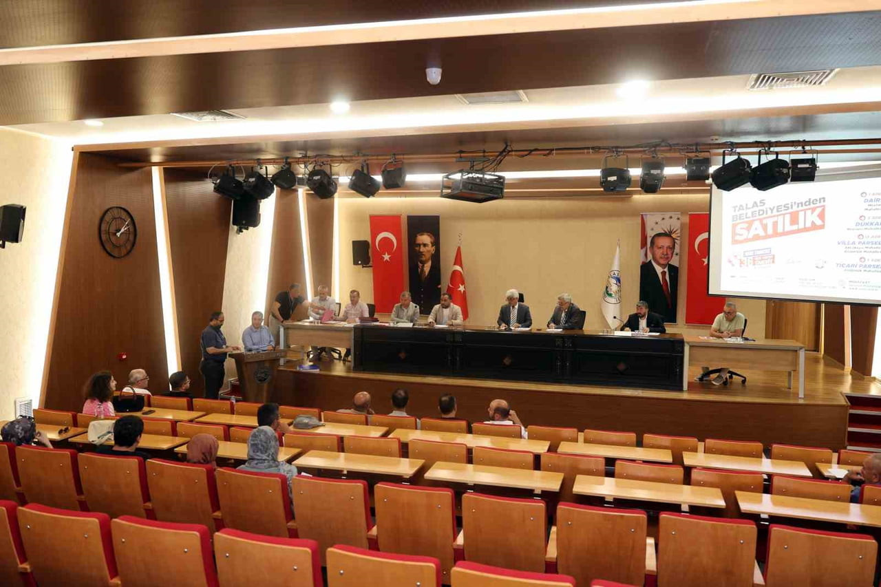 TALAS BELEDİYESİ TARAFINDAN SATIŞA SUNULAN TAŞINMAZLARIN İHALESİ GERÇEKLEŞTİRİLDİ.
