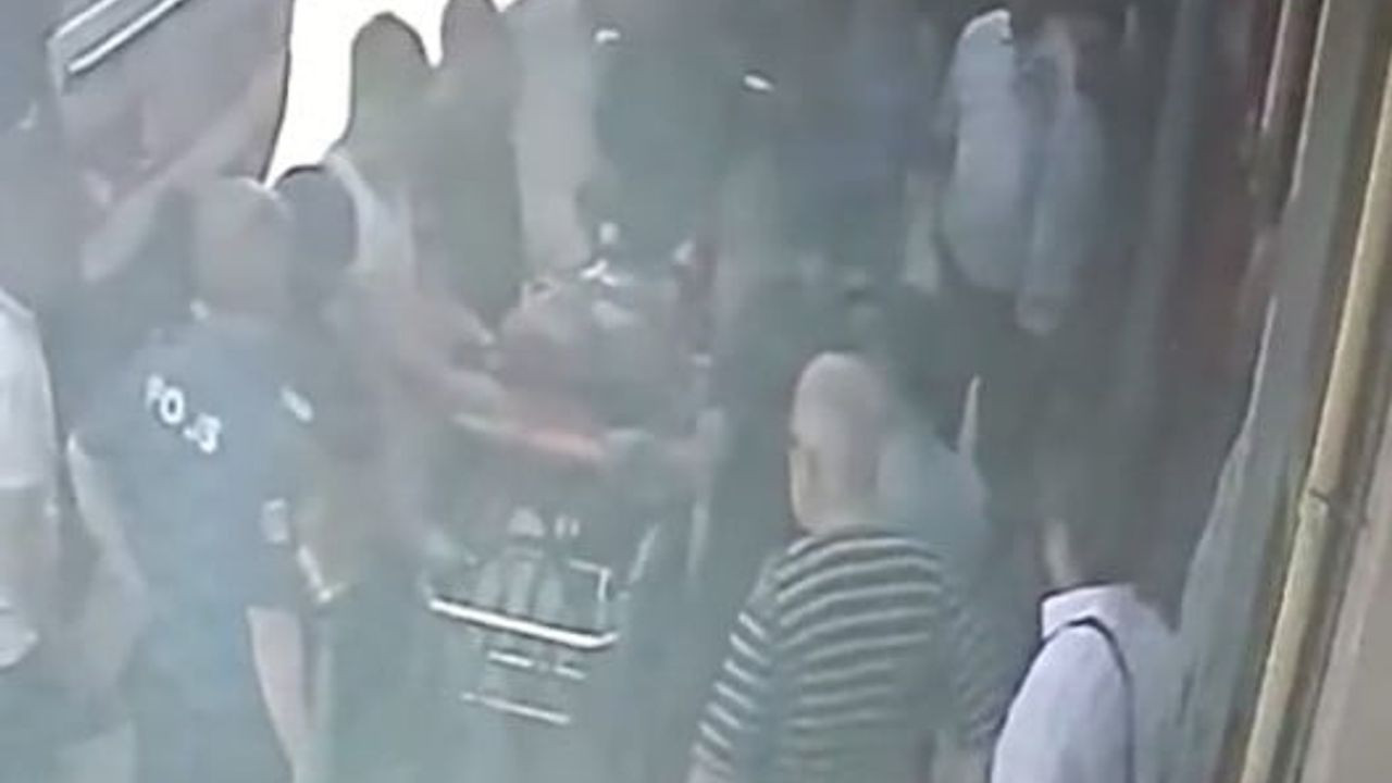 Tamir etmek istediği otomobilin altında kalan kaporta ustası yaralandı