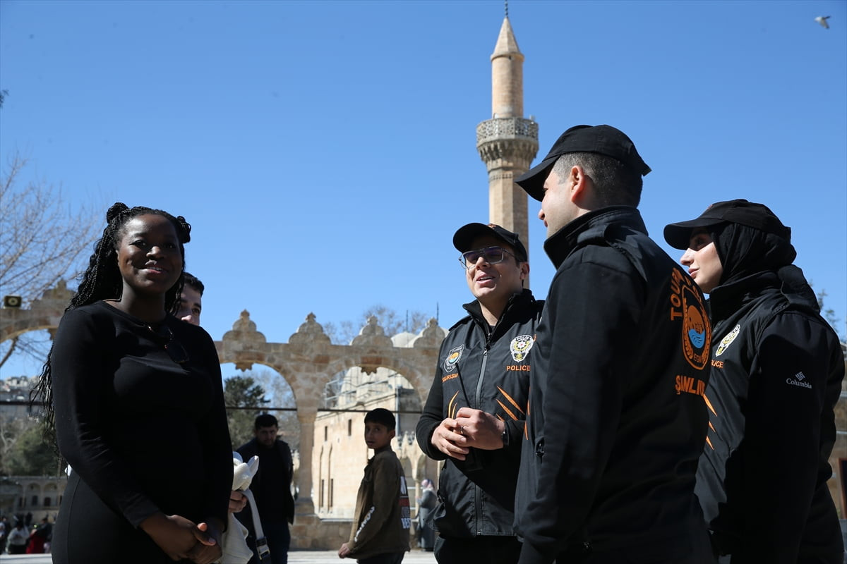Tarih ve kültür turizminin önemli merkezlerinden Şanlıurfa'da turistlerin güvenliğini sağlayan...
