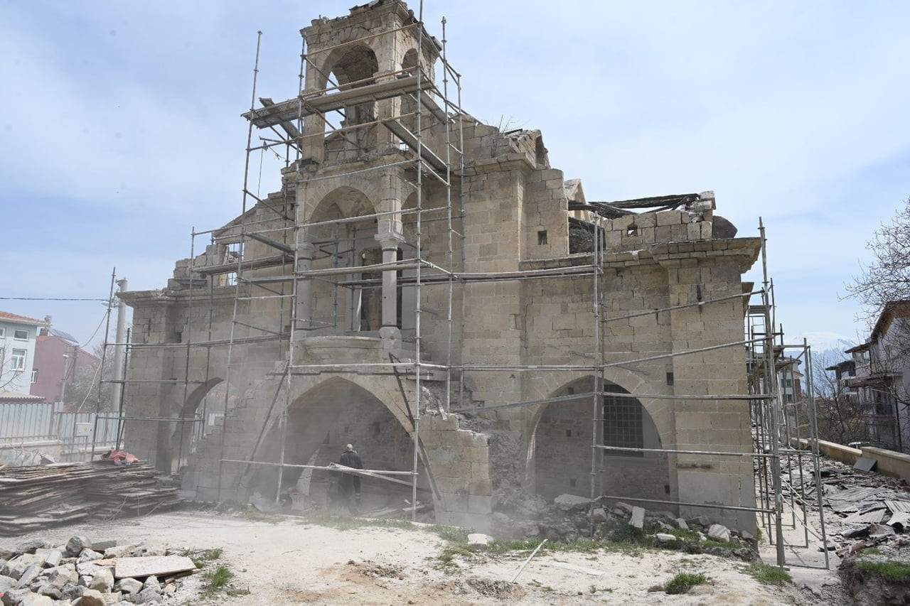 TARİHİ AYA YORGİ KİLİSESİ, KÜTÜPHANE VE ENDEMİL BİTKİLER ARAŞTIRMA MERKEZİNE...