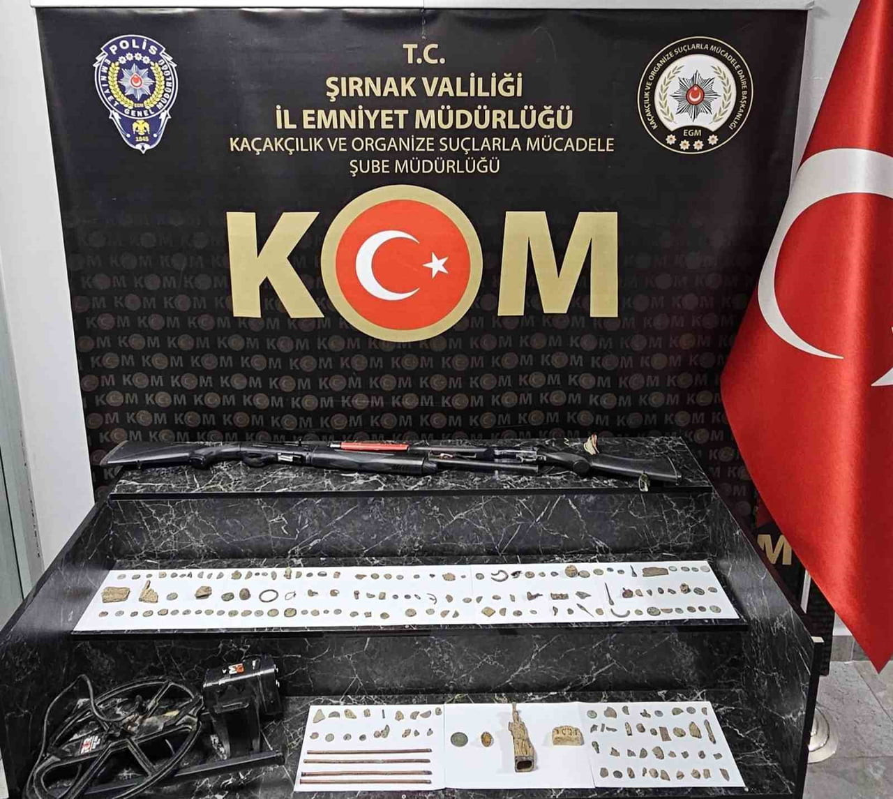 TARİHİ ESER NİTELİĞİ TAŞIDIĞI DEĞERLENDİRİLEN 180 OBJE ELE GEÇİRİLDİ