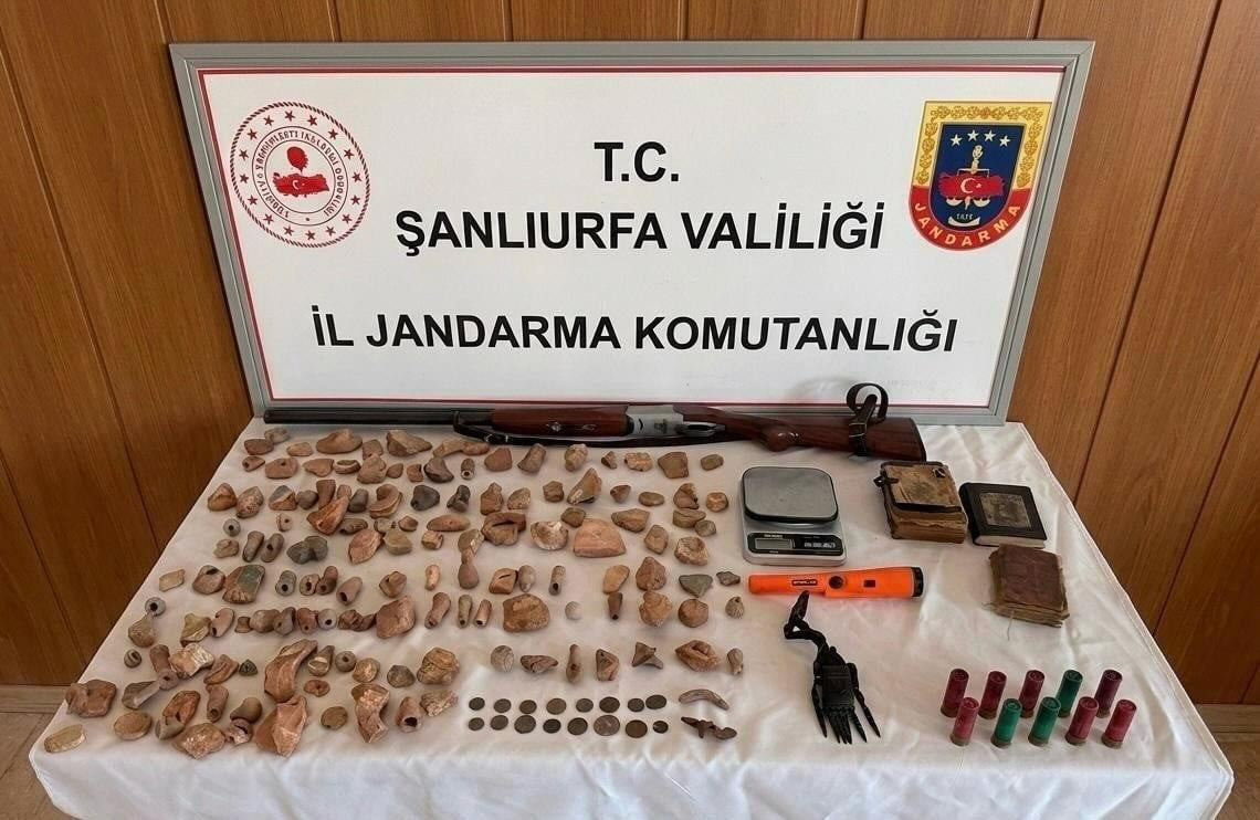 TARİHİ ESERLER ELE GEÇİRİLDİ