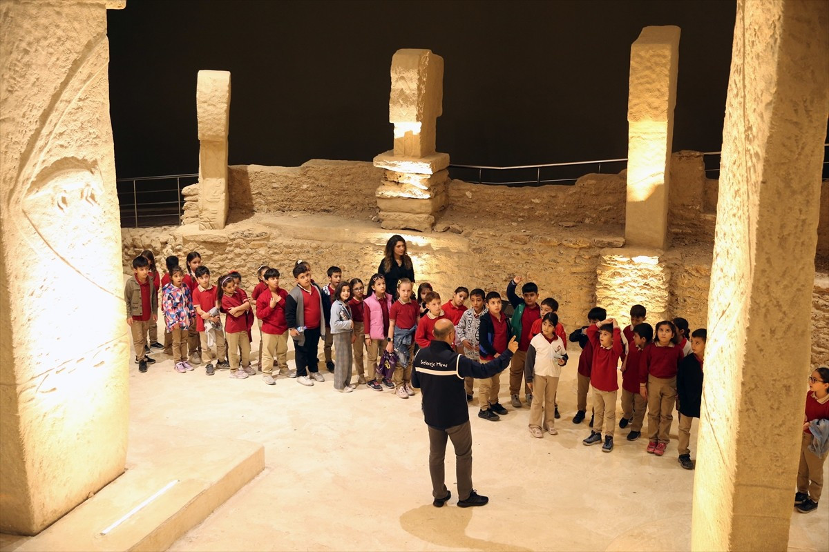 Tarihin sıfır noktası olarak nitelendirilen Göbeklitepe'nin replikasının da yer aldığı yaklaşık 5...