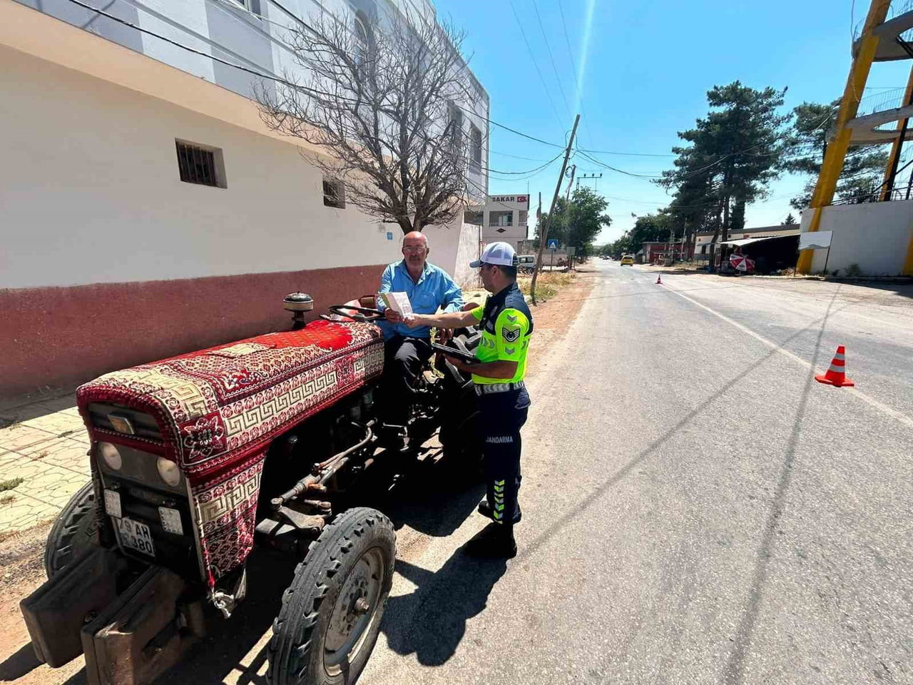 TARIM SEZONUNUN BAŞLAMASIYLA TRAKTÖRLER DENETLENDİ