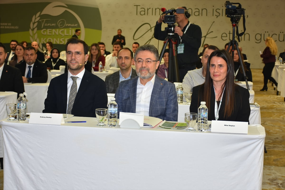 Tarım ve Orman Bakanı İbrahim Yumaklı, Afyonkarahisar'da termal otelde düzenlenen Tarım Orman...