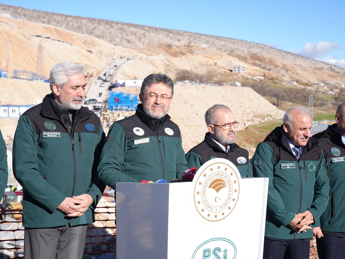 Tarım ve Orman Bakanı İbrahim Yumaklı, Diyarbakır'da Silvan Projesi kapsamındaki inşası süren...