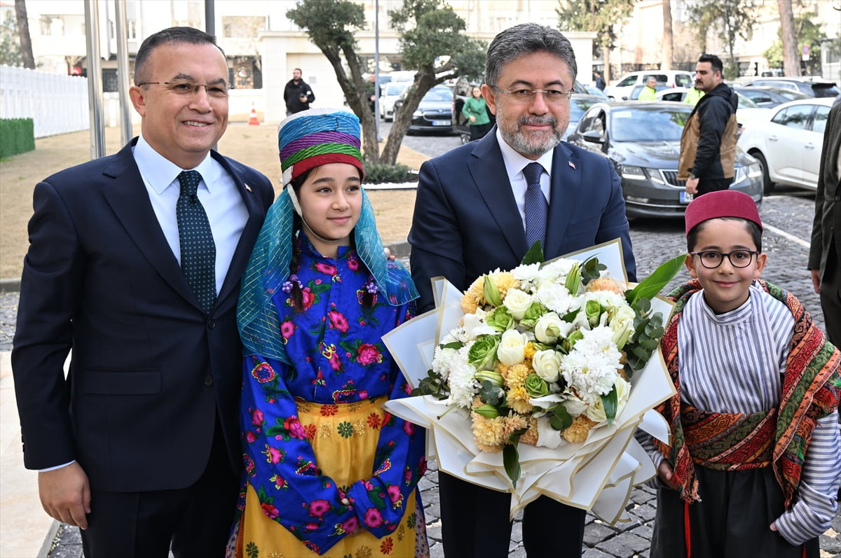 Tarım ve Orman Bakanı İbrahim Yumaklı, Gaziantep Valiliğine ziyaret gerçekleştirdi. Bakan...