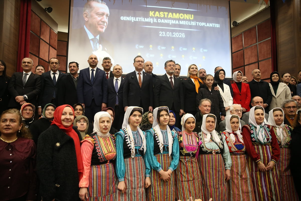Tarım ve Orman Bakanı İbrahim Yumaklı, Halk Eğitim Merkezi Konferans Salonu'nda düzenlenen AK...