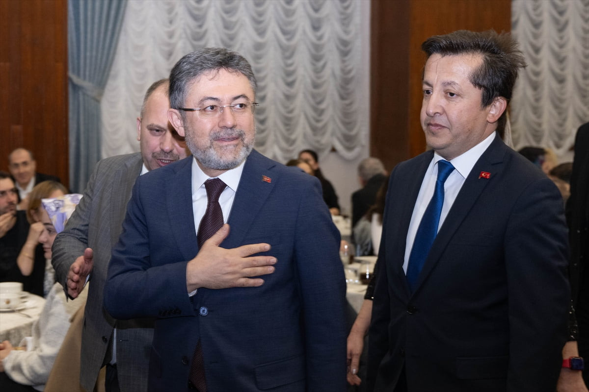 Tarım ve Orman Bakanı İbrahim Yumaklı (solda), Başkent Millet Bahçesi'nde düzenlenen, Kastamonu...