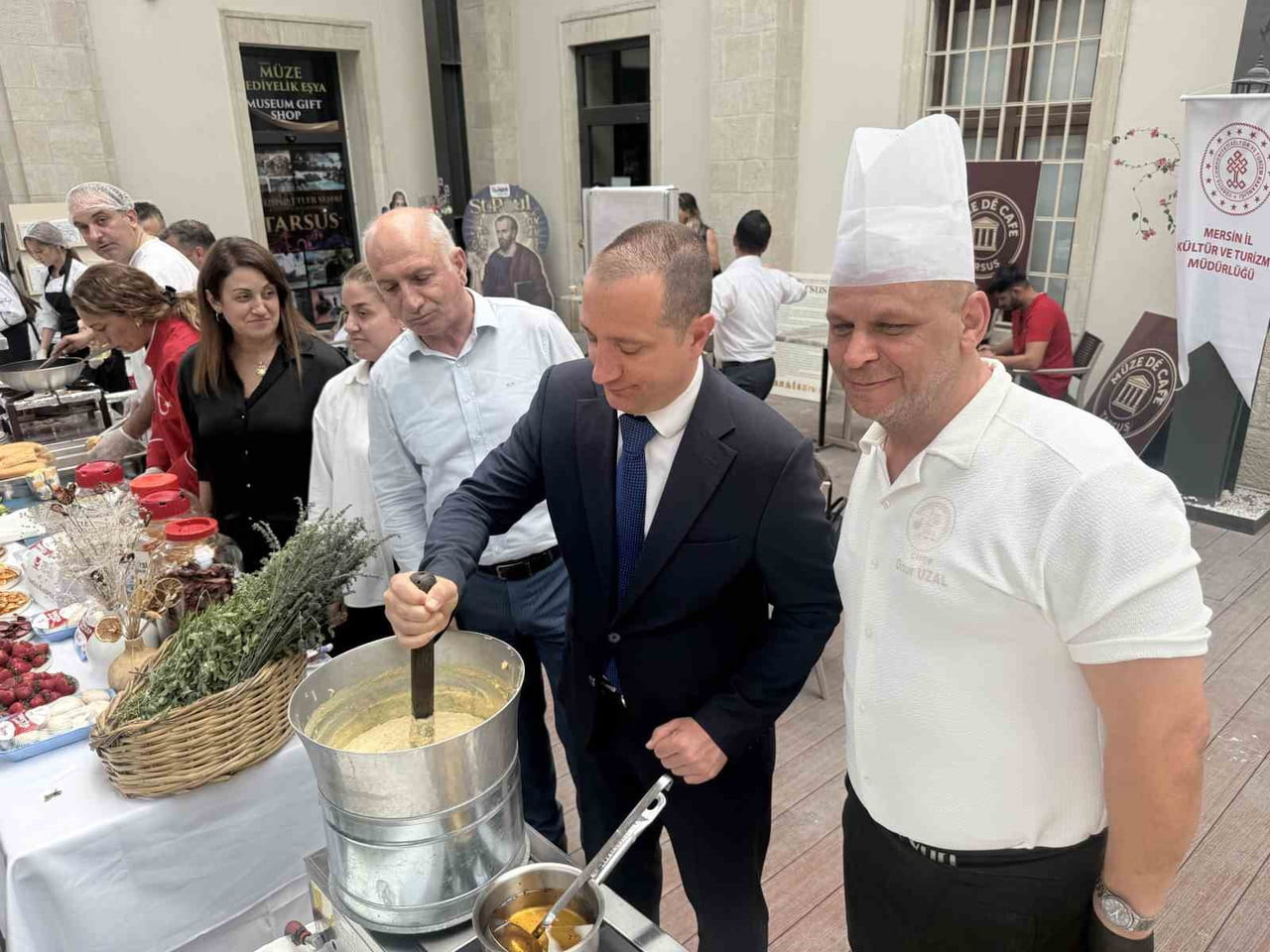 TARSUS’TA TÜRK MUTFAĞI TANITILDI