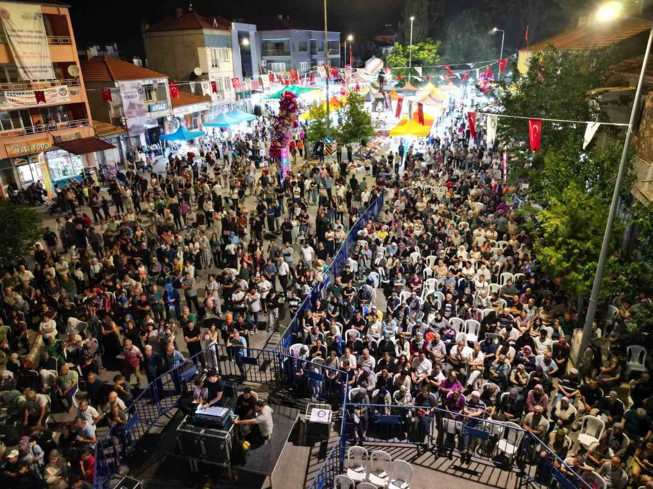 TAVAS BELEDİYESİ İLE KIZILCABÖLÜKLÜLER VAKFI İŞ BİRLİĞİNDE DÜZENLENEN 30. GELENEKSEL KIZILCABÖLÜK...