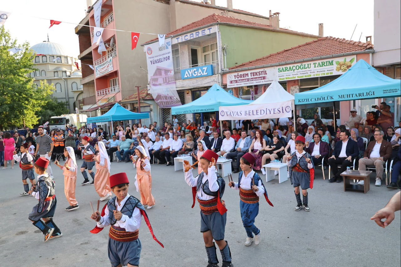 TAVAS’IN KIZILCABÖLÜK MAHALLESİ’NDE BU YIL 30’UNCUSU DÜZENLENEN KIZILCABÖLÜK KÜLTÜR, SANAT...