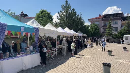 Tavşanlı Dağçeşme okulunda hayır çarşısı düzenlendi