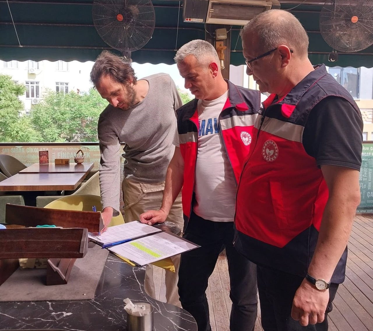 TAVŞANLI’DA NARGİLE KAFELERE YÖNELİK DENETİMLER SÜRÜYOR
