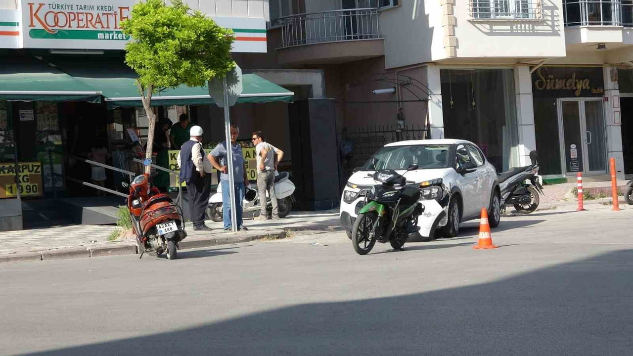 TAVŞANLI’DA OTOMOBİL İLE MOTOSİKLET ÇARPIŞTI: 1 YARALI