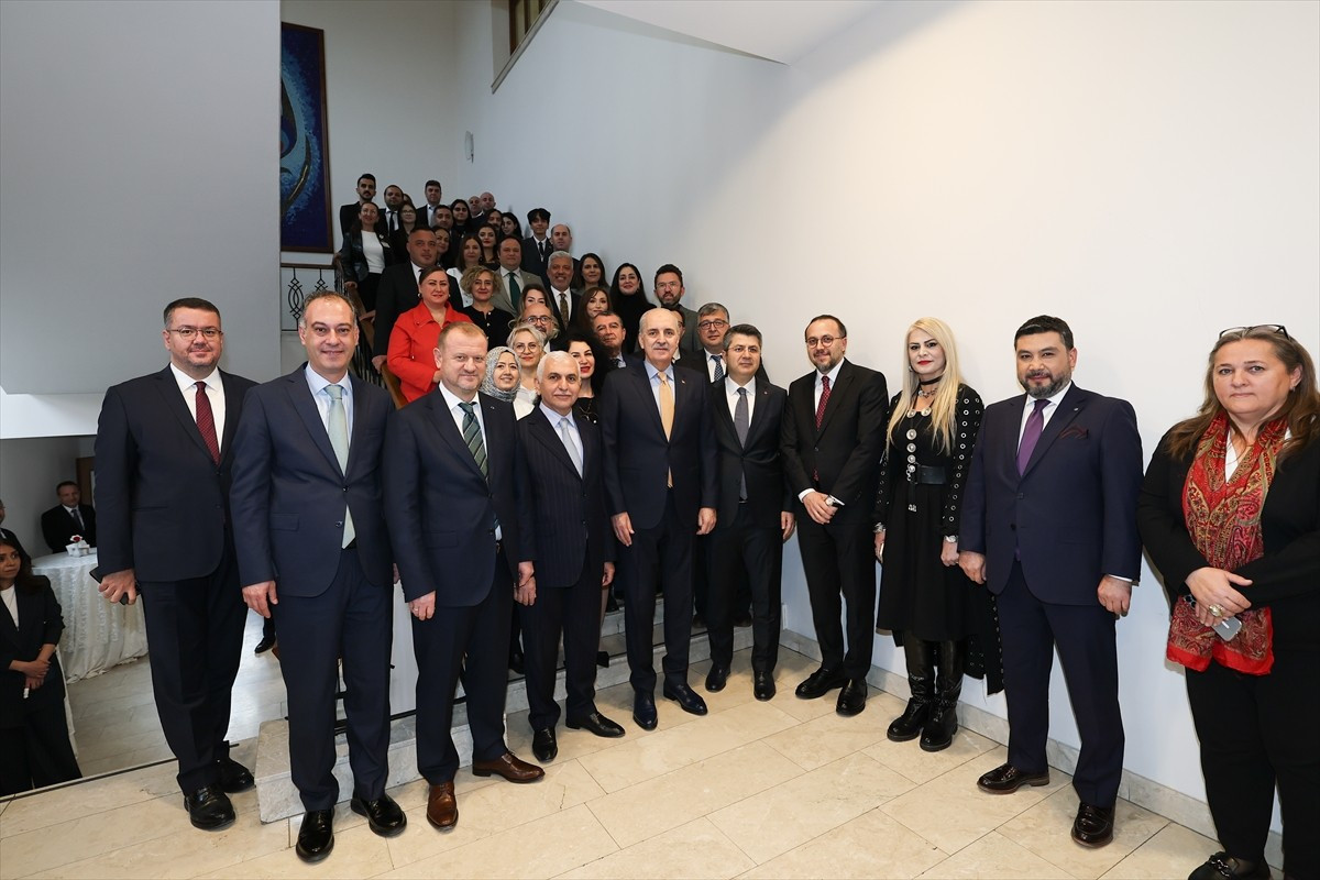 TBMM Başkanı Numan Kurtulmuş, 31. kuruluş yıl dönümü dolayısıyla TBMM TV'yi ziyaret etti.