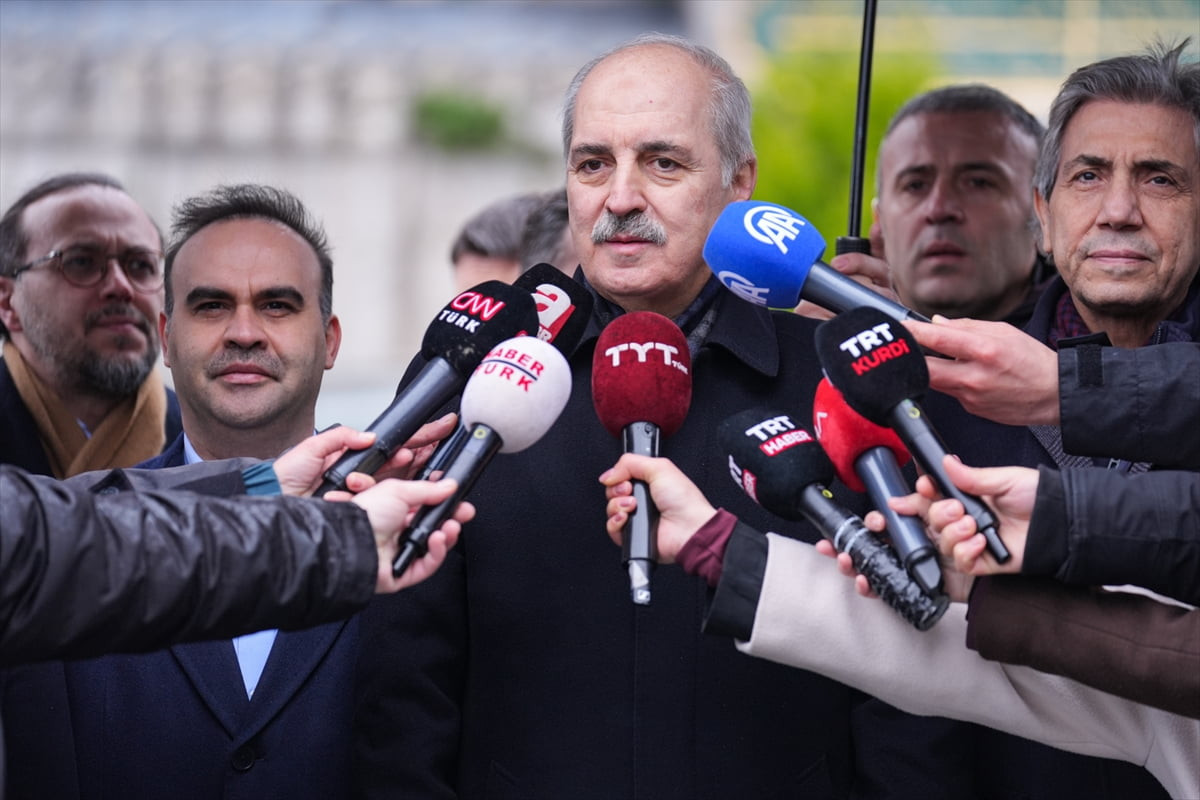 TBMM Başkanı Numan Kurtulmuş, Ayasofya-i Kebir Cami-i Şerifi'nde Ramazan Bayramı namazını...