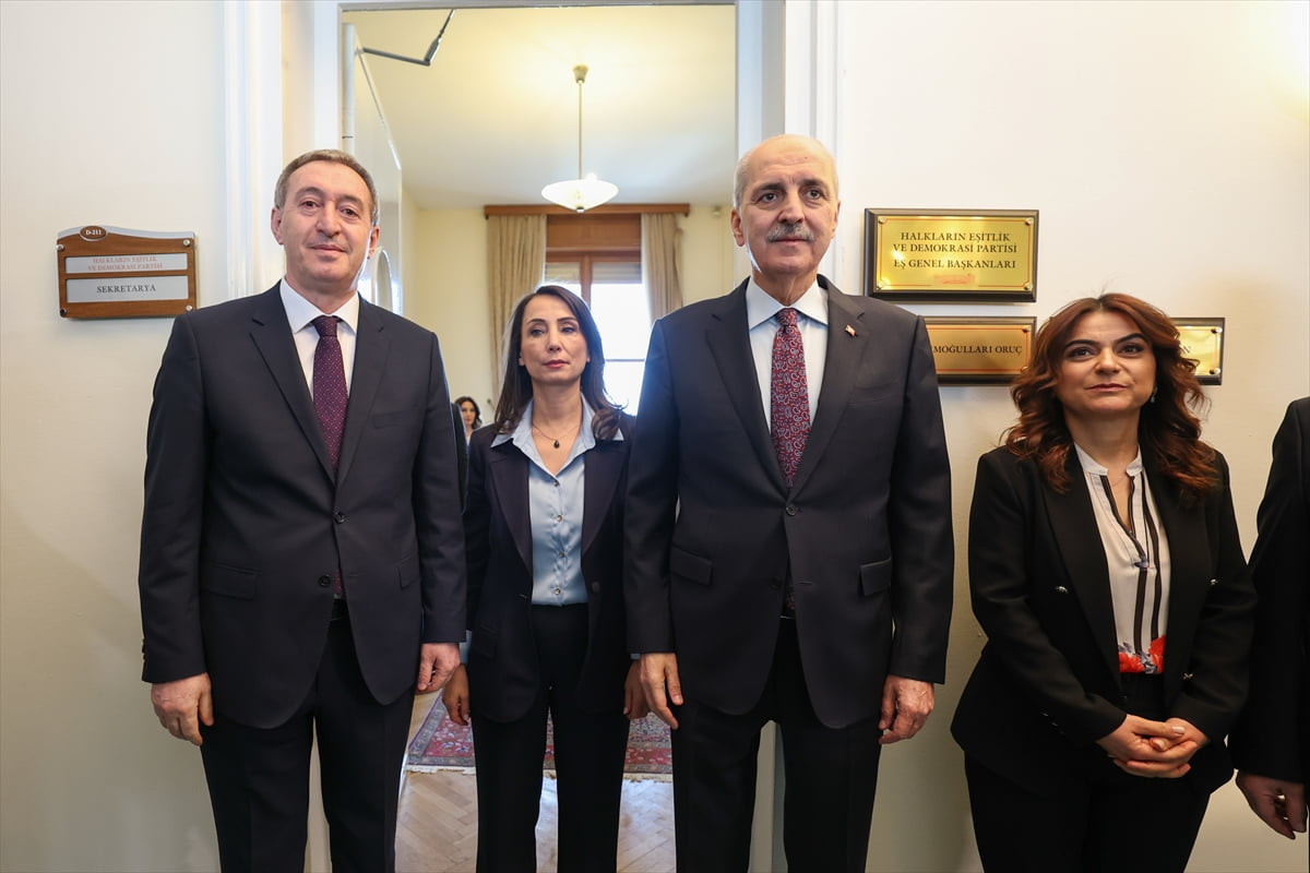 TBMM Başkanı Numan Kurtulmuş, DEM Parti Eş Genel Başkanları Tuncer Bakırhan (solda) ve Tülay...