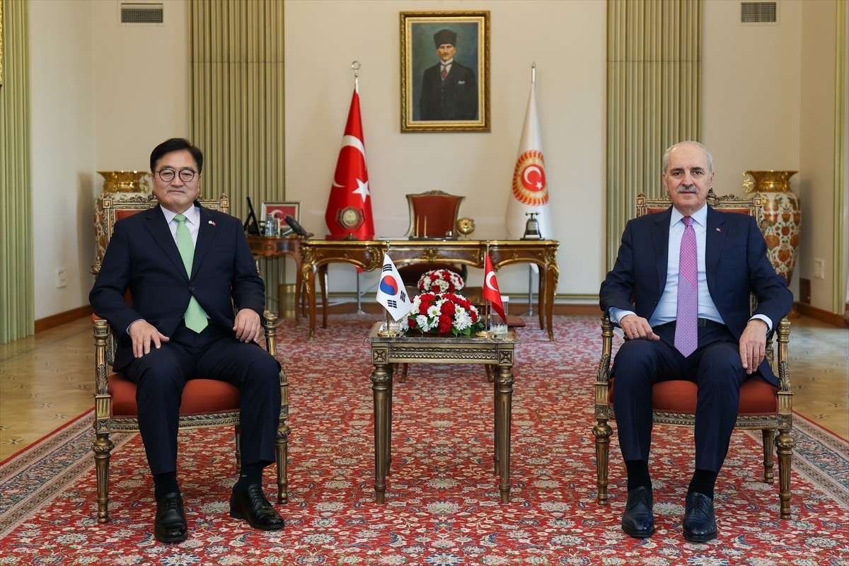 TBMM Başkanı Numan Kurtulmuş, Güney Kore Ulusal Meclisi Başkanı Woo Won-Shik ile Meclis'te bir...