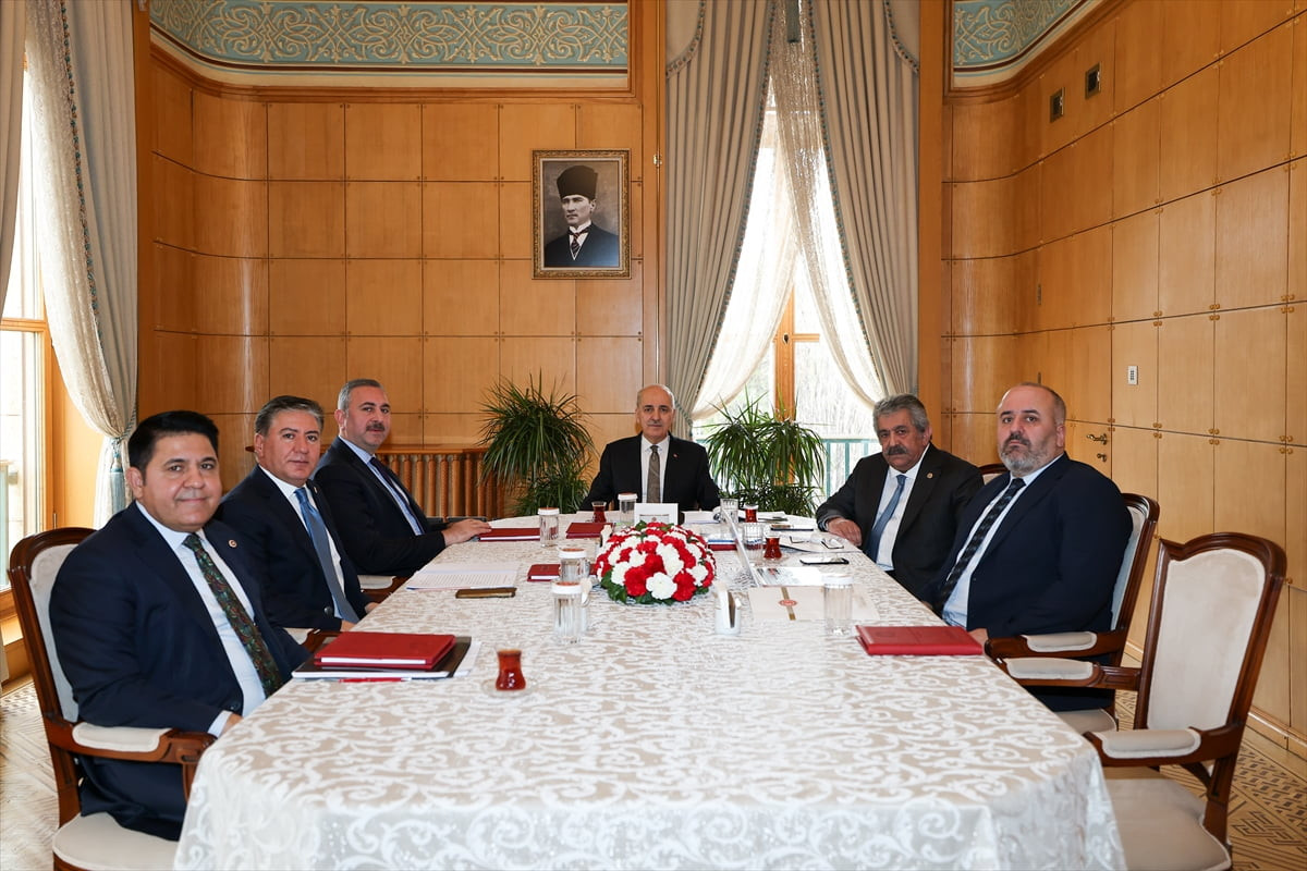 TBMM Başkanı Numan Kurtulmuş, Milli Dayanışma, Kardeşlik ve Demokrasi Komisyonu üyeleriyle...