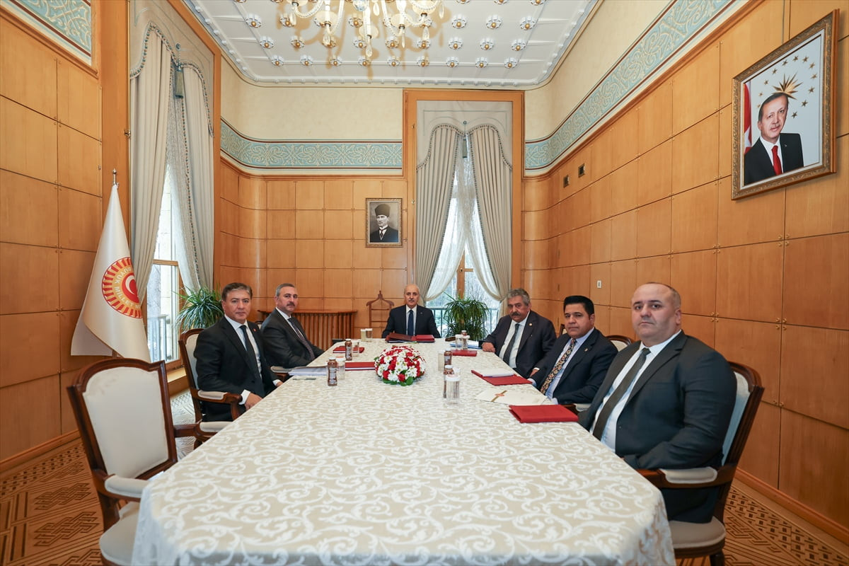 TBMM Başkanı Numan Kurtulmuş (ortada), TBMM Milli Dayanışma, Kardeşlik ve Demokrasi Komisyonu...