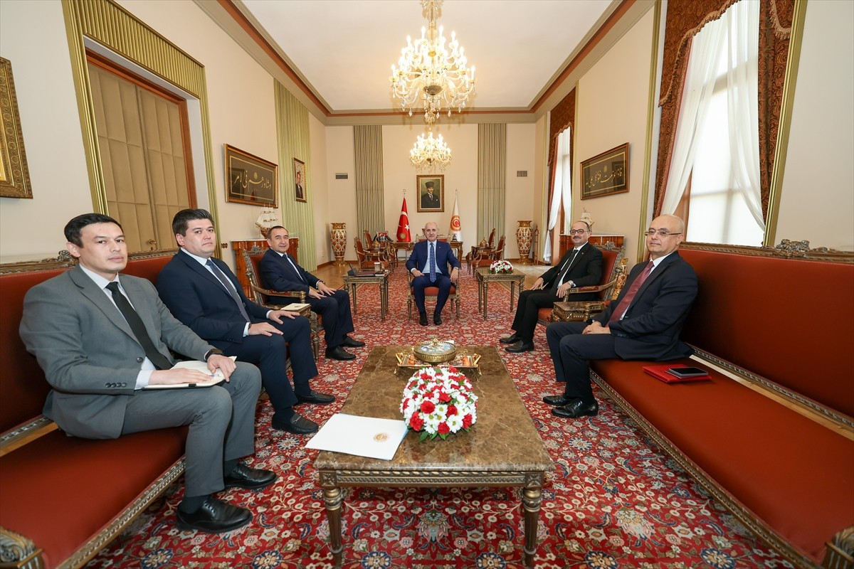 TBMM Başkanı Numan Kurtulmuş, Özbekistan'ın Ankara Büyükelçisi İlham Haydarov'u kabul etti.