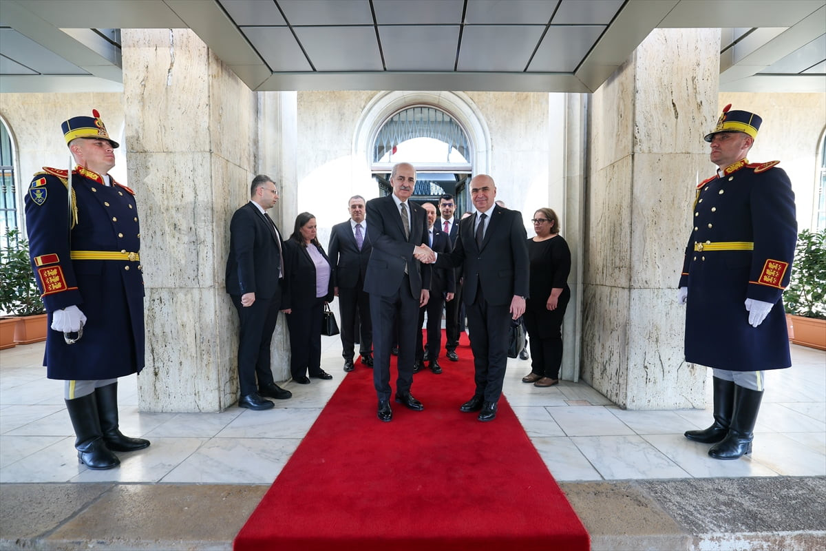 TBMM Başkanı Numan Kurtulmuş, resmi ziyaret gerçekleştirdiği Bükreş'te, Romanya Başbakanı Ilie...