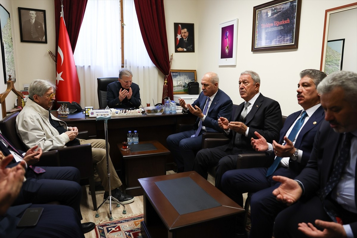 TBMM Başkanı Numan Kurtulmuş (sağ 4), eski TBMM Başkanı ve Cumhurbaşkanlığı Yüksek İstişare Kurulu...