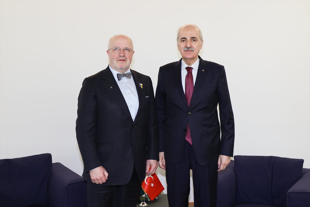 TBMM Başkanı Numan Kurtulmuş (sağda), "Üç Deniz Girişimi Parlamenter Zirvesi"ne katılmak üzere...