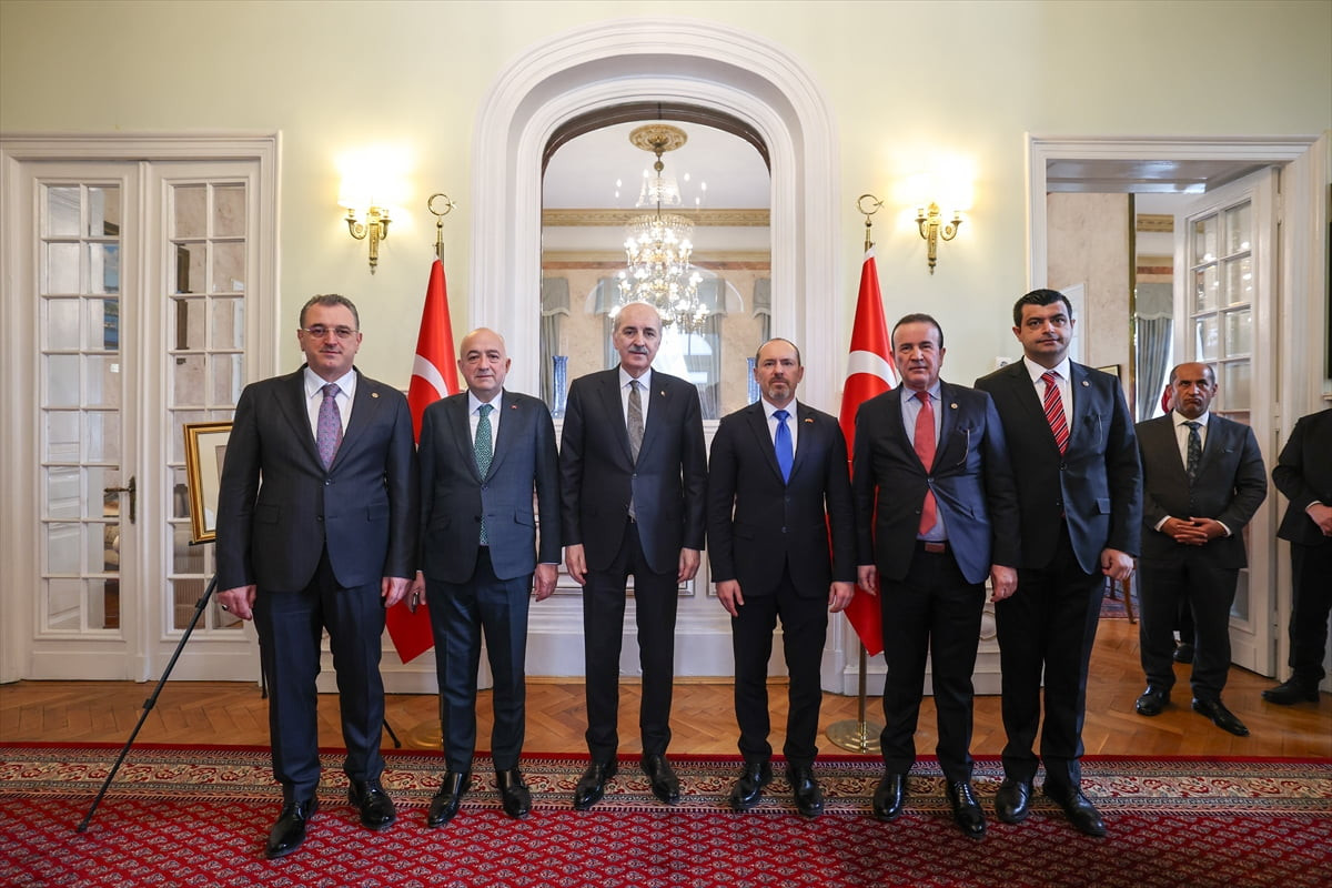 TBMM Başkanı Numan Kurtulmuş (sol 3), Romanya'daki resmi temasları kapsamında Bükreş...