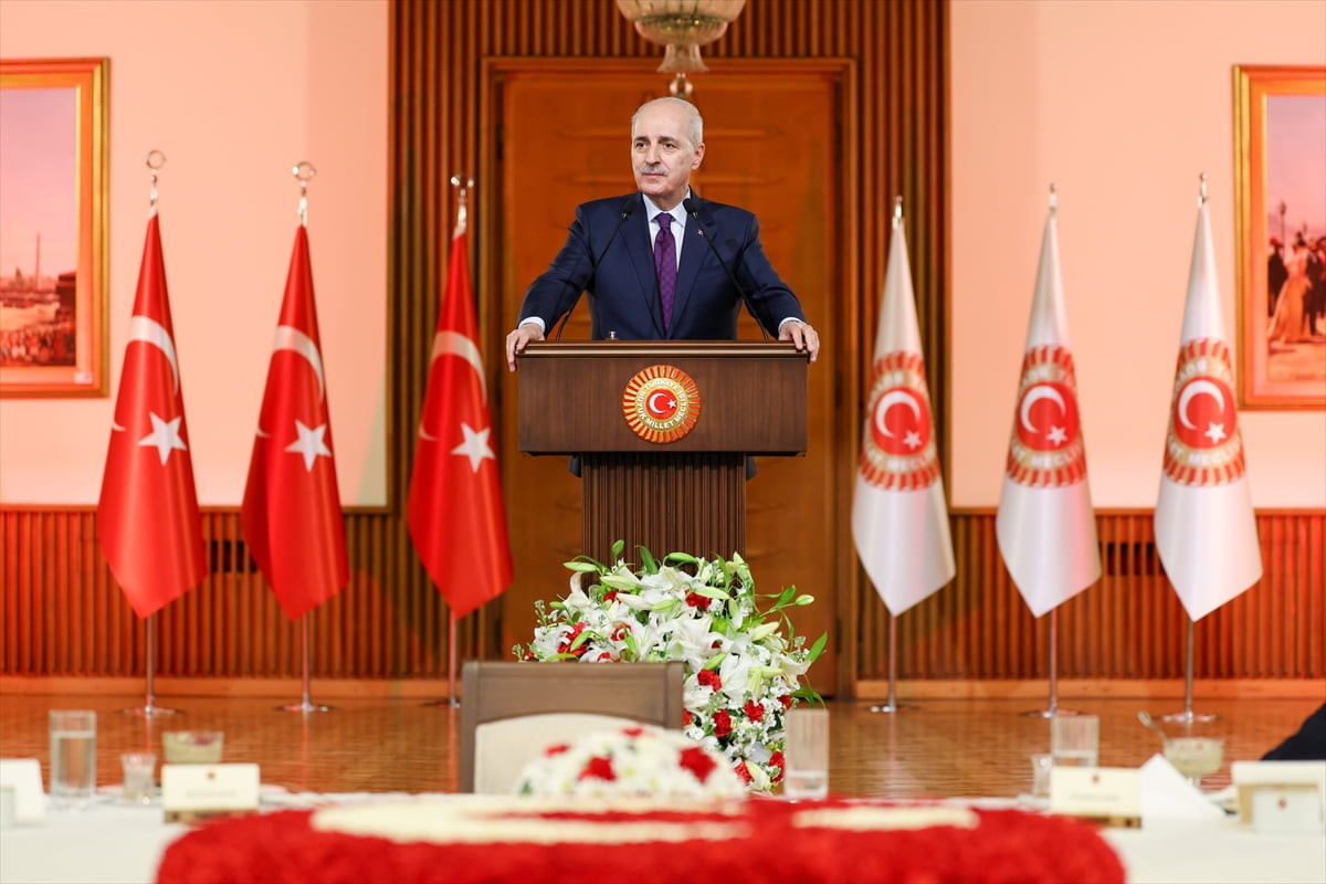 TBMM Başkanı Numan Kurtulmuş, TBMM Tören Salonu'nda düzenlenen "Valiler Buluşması" programına...