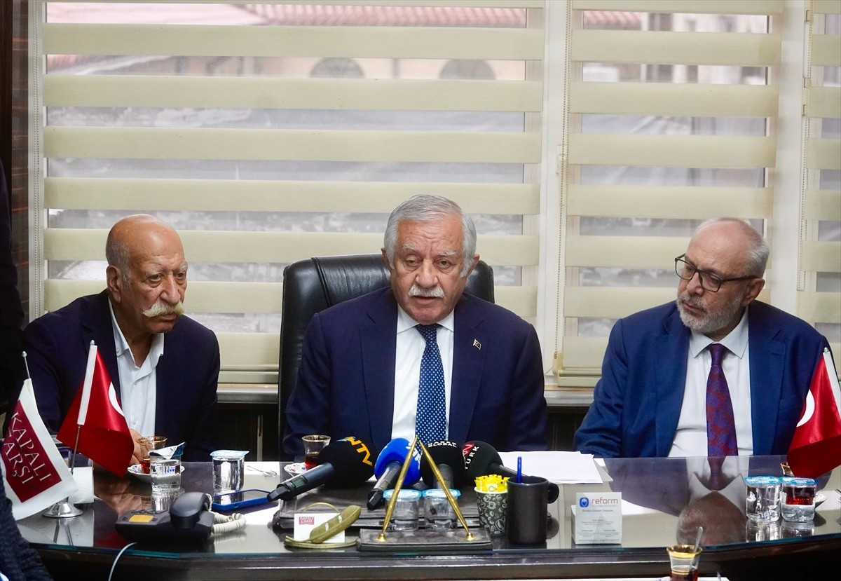 TBMM Başkanvekili Celal Adan (ortada), "Hayırlı Günler Komşum-Derdin Derdimizdir" temalı sohbet...