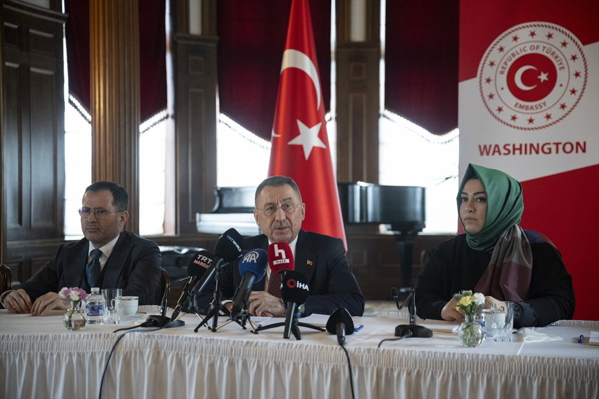 TBMM Dışişleri Komisyonu Başkanı Fuat Oktay (ortada), beraberindeki parlamenter heyetiyle...