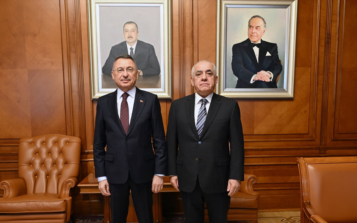 TBMM Dışişleri Komisyonu Başkanı Fuat Oktay (solda), Azerbaycan temasları kapsamında Başbakan Ali...