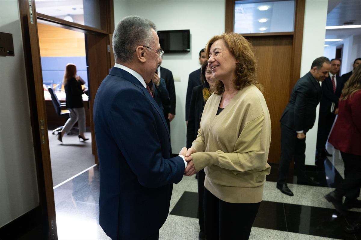 TBMM Dışişleri Komisyonu Başkanı Fuat Oktay (solda), İspanya Temsilciler Meclisi Başkanı Francina...