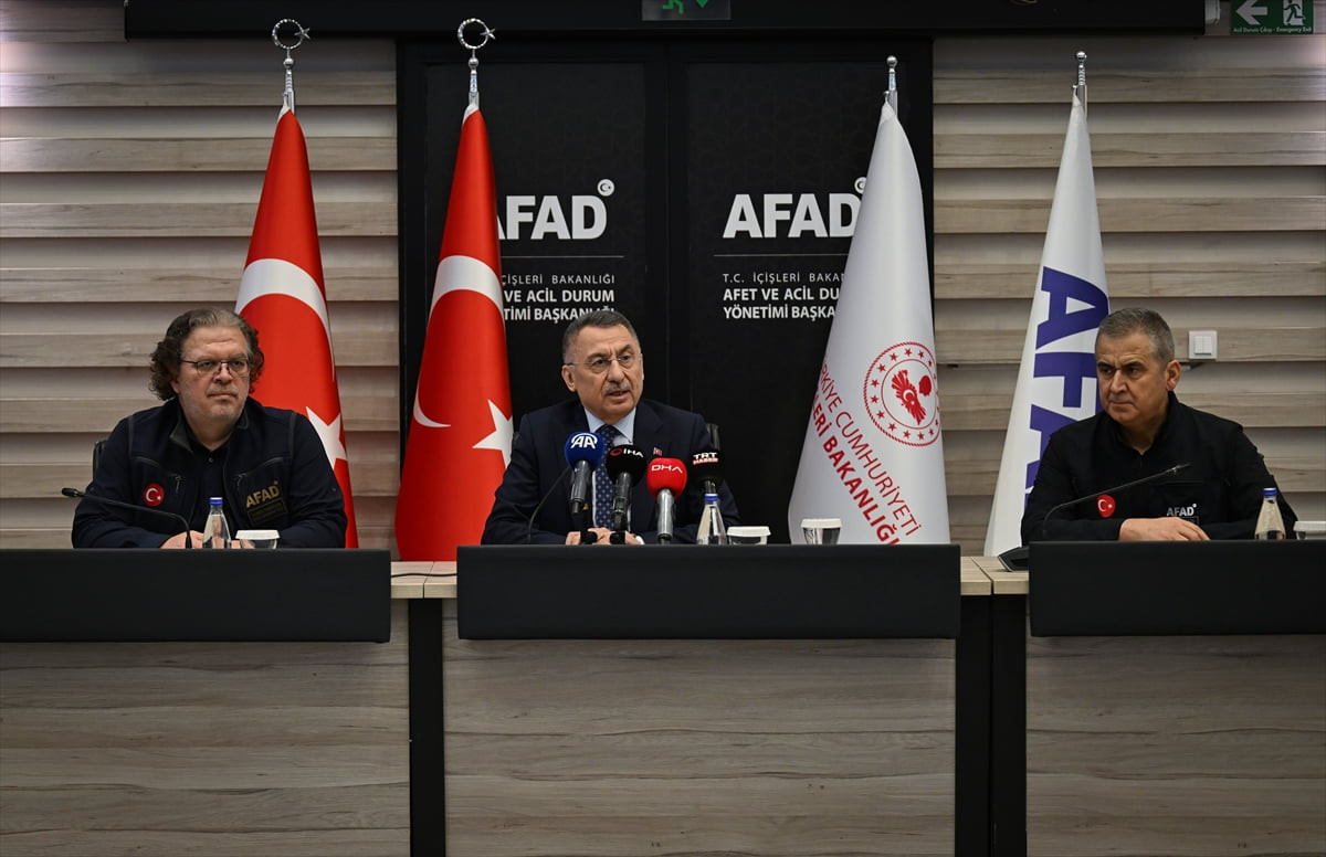 TBMM Dışişleri Komisyonu Başkanı ve AK Parti Ankara Milletvekili Fuat Oktay (ortada), 6 Şubat...