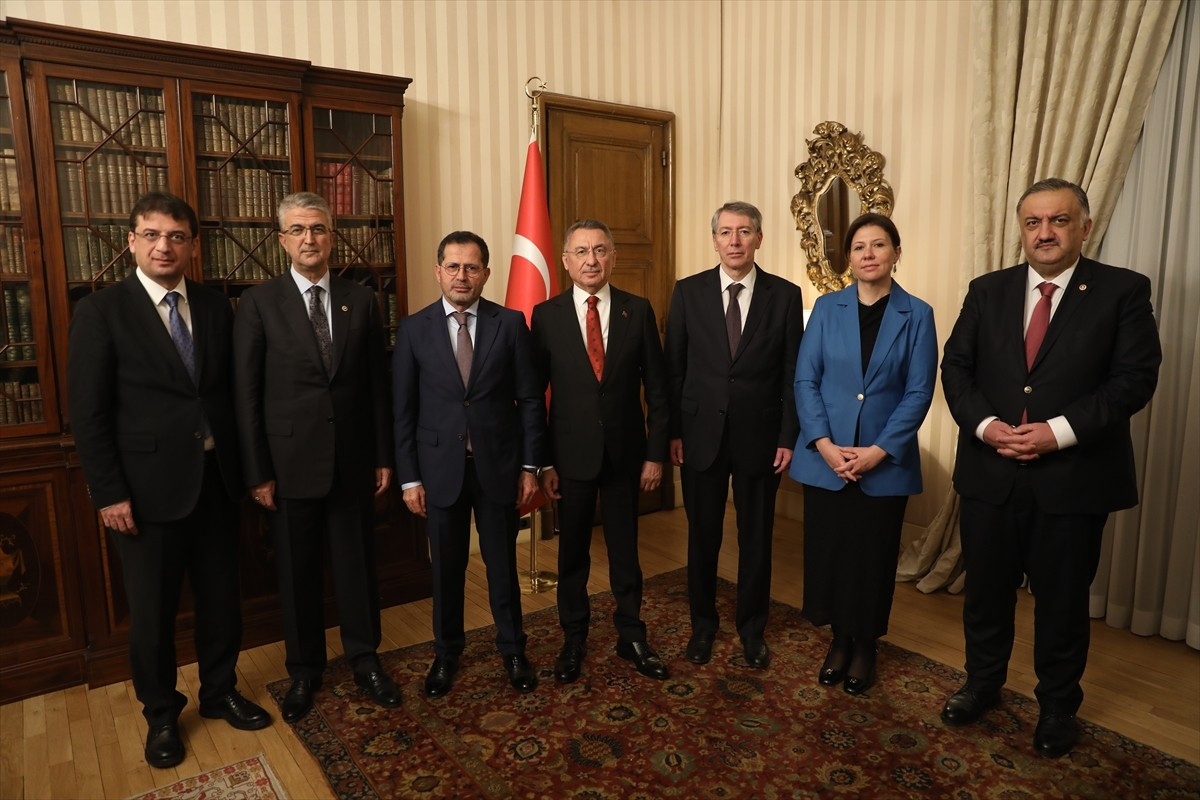 TBMM Dışişleri Komisyonu Başkanı ve AK Parti Ankara Milletvekili Fuat Oktay (ortada) ve...