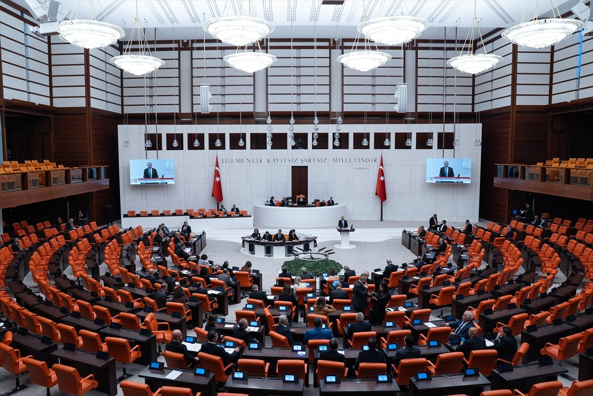 TBMM Genel Kurulu, Başkanvekili Celal Adan başkanlığında toplandı.