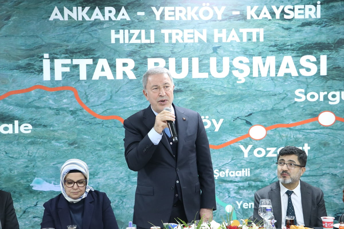 TBMM Milli Savunma Komisyonu Başkanı ve AK Parti Kayseri Milletvekili Hulusi Akar (ayakta)...