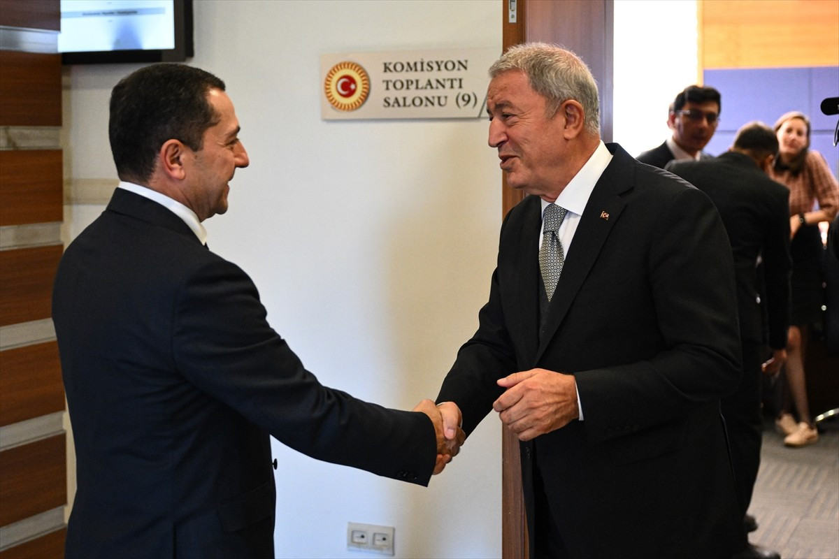 TBMM Milli Savunma Komisyonu Başkanı ve AK Parti Kayseri Milletvekili Hulusi Akar (sağda)...