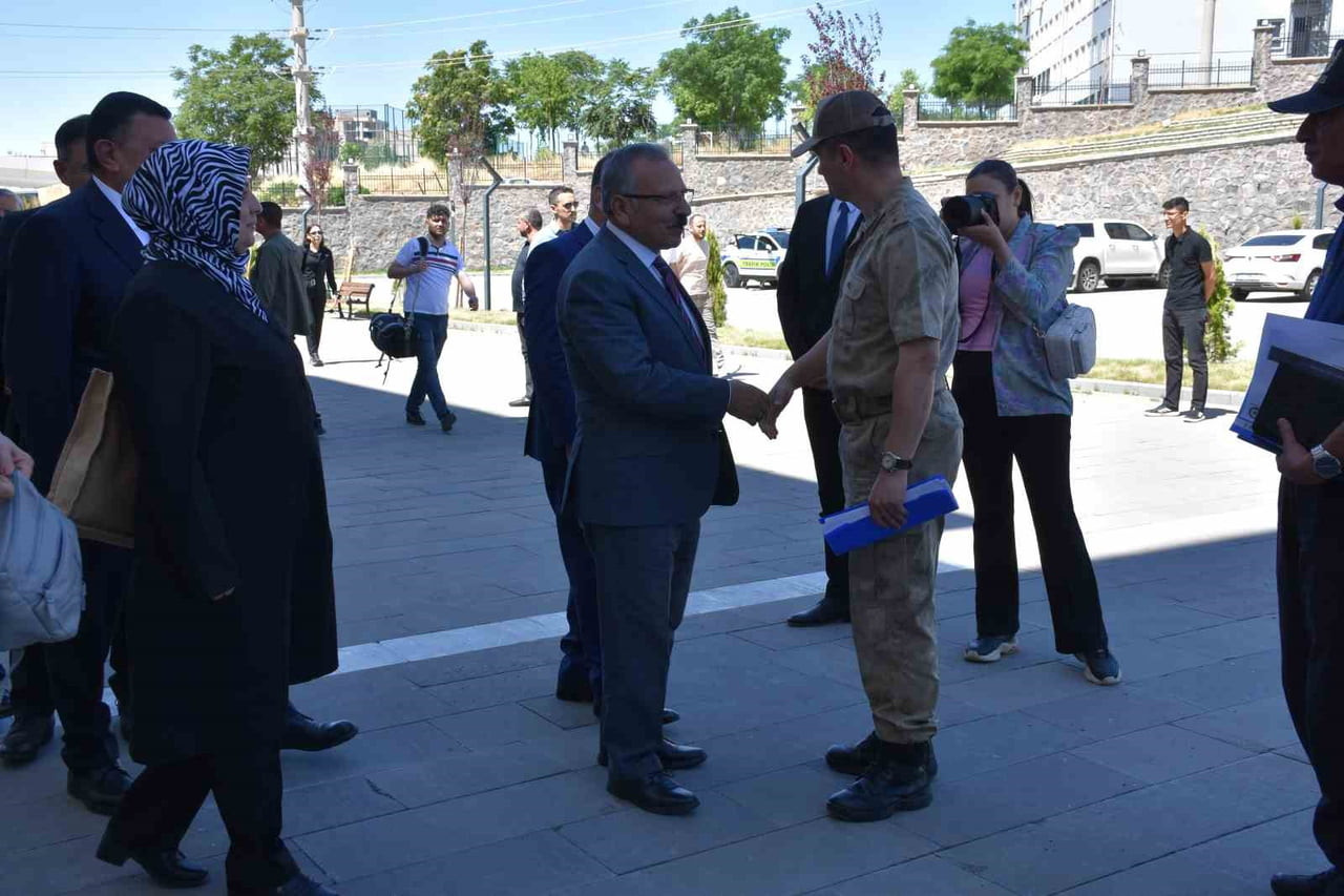 TBMM OKUL SALDIRILARINI ARAŞTIRMA KOMİSYONU SİVEREK'TE İNCELEMELERDE BULUNDU