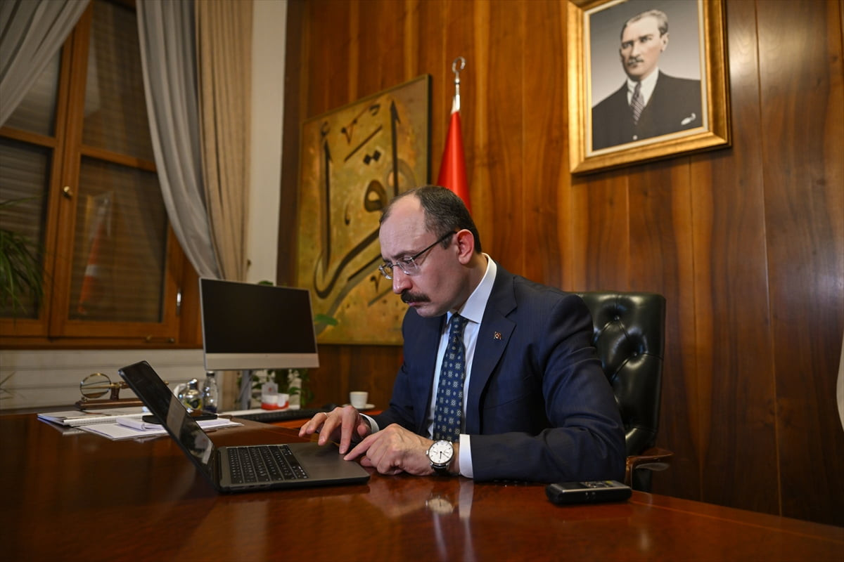 TBMM Plan ve Bütçe Komisyonu Başkanı ve AK Parti Samsun Milletvekili Mehmet Muş, Anadolu Ajansının...