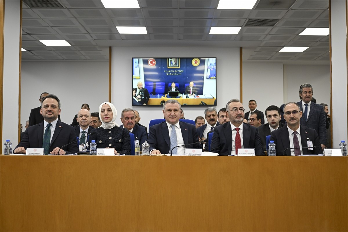 TBMM Plan ve Bütçe Komisyonu'nda, Gençlik ve Spor Bakanlığının 2026 yılı bütçesinin görüşmelerine...