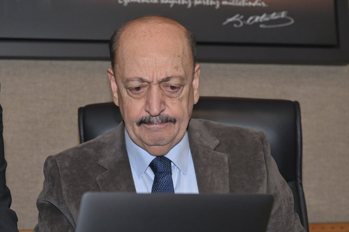 TBMM Sağlık, Aile, Çalışma ve Sosyal İşler Komisyonu Başkanı ve AK Parti Ankara Milletvekili Vedat...