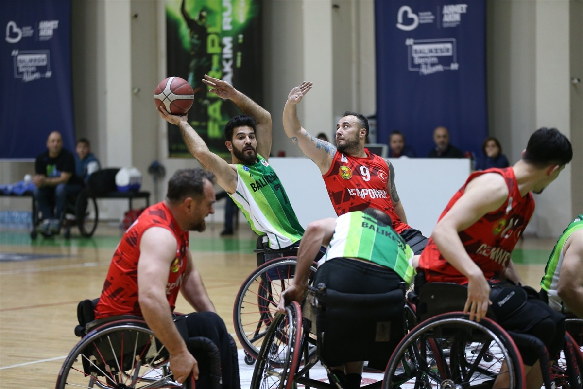 Tekerlekli Sandalye Basketbol Süper Ligi'nin 5. haftasında Balıkesir Büyükşehir Belediyespor ile...