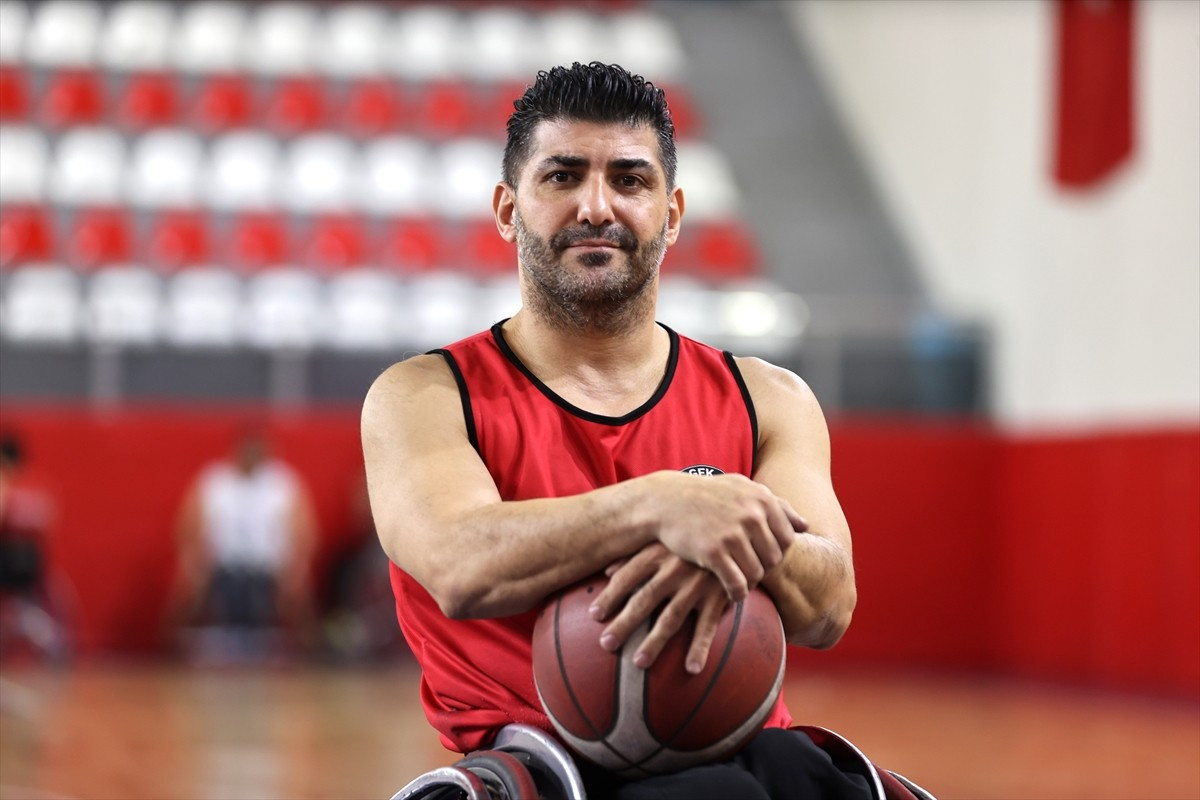 Tekerlekli sandalye basketbolunda uzun yıllara dayanan kariyerinde hem kulüpler hem de milli...