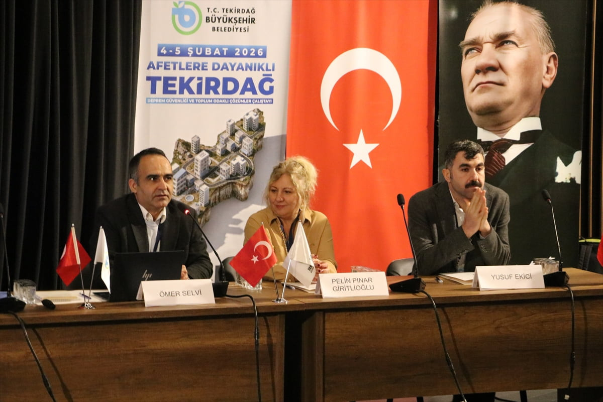 Tekirdağ Büyükşehir Belediyesi tarafından Yılmaz İçöz Sahnesi'nde "Afetlere Dayanıklı Tekirdağ...