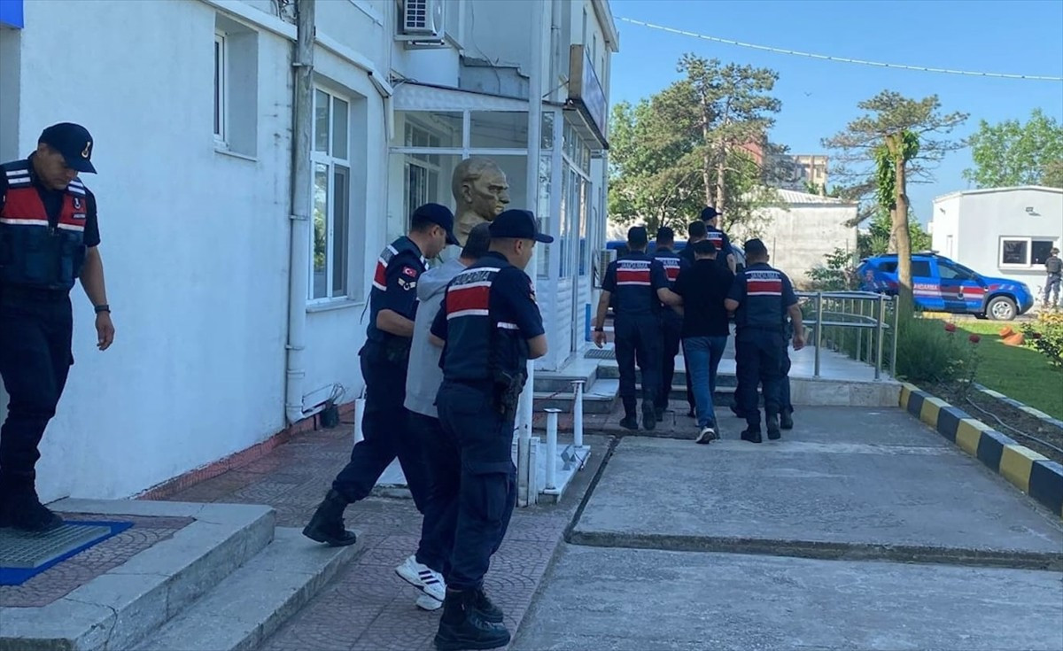 Tekirdağ merkezli 4 ilde düzenlenen hırsızlık operasyonunda 14 zanlı gözaltına alındı.