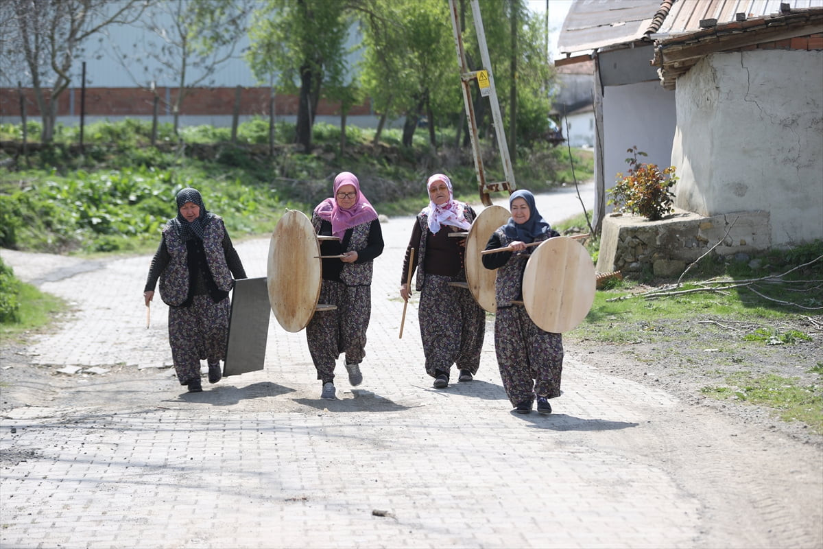 Tekirdağ mutfağına göçle birlikte kazandırılan dızmana, diğer adıyla göçmen böreği, geleneksel...